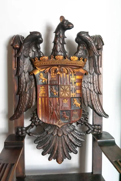 Silla Antigua Con Escudo Decoración Águila Museo Lara Ronda Málaga — Foto de Stock