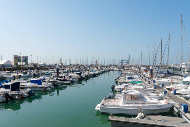Puerto 'daki botlar Cadiz Körfezi' ndeki El Puerto de Santa Mara kasabasında bulunan Sherry sınır dışı edildi. Endülüs. İspanya. Avrupa.