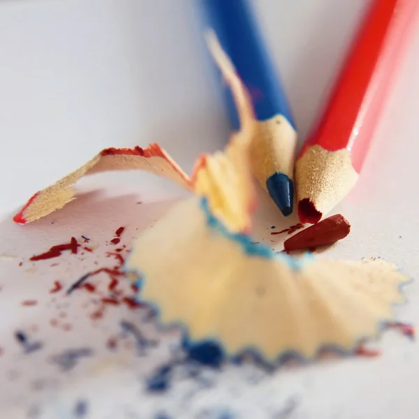 Crayons sobre placa de papel — Fotografia de Stock