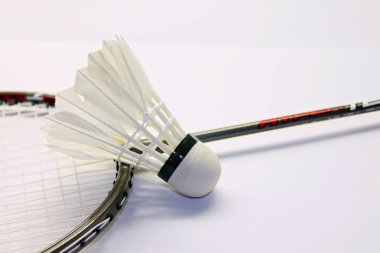 badminton topu ve badminton roket