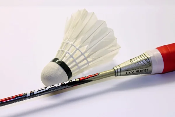 Badminton bollen och badminton raket — Stockfoto