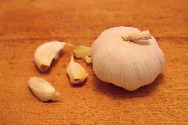 Whole garlic — Stock Photo, Image