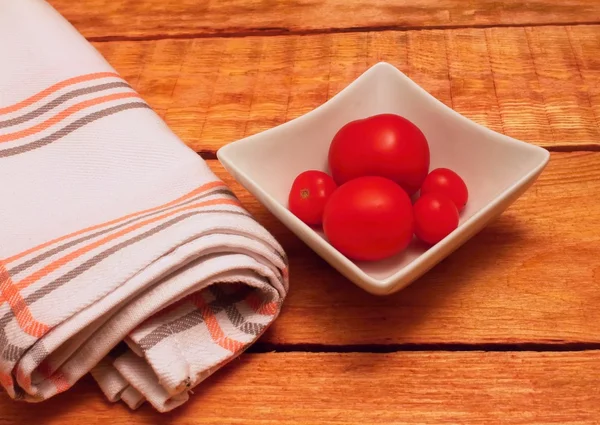 Cuenco con tomates —  Fotos de Stock