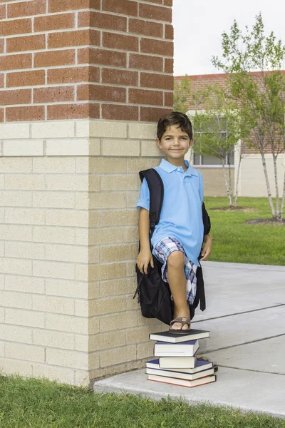 Niño en la escuela — Foto de Stock