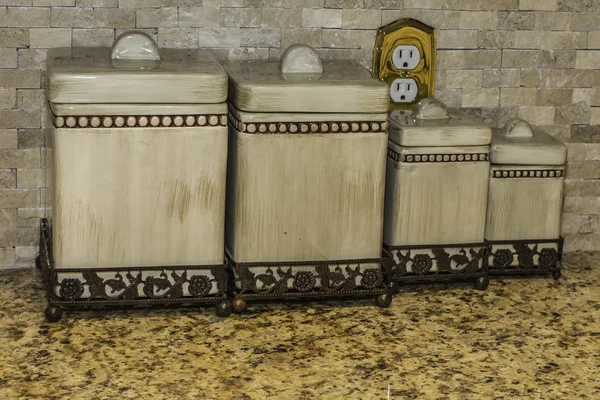 Кухонные канистры — стоковое фото