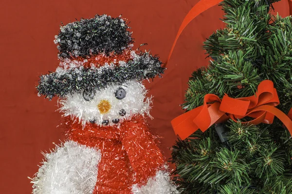 雪人和圣诞树的场景 — 图库照片