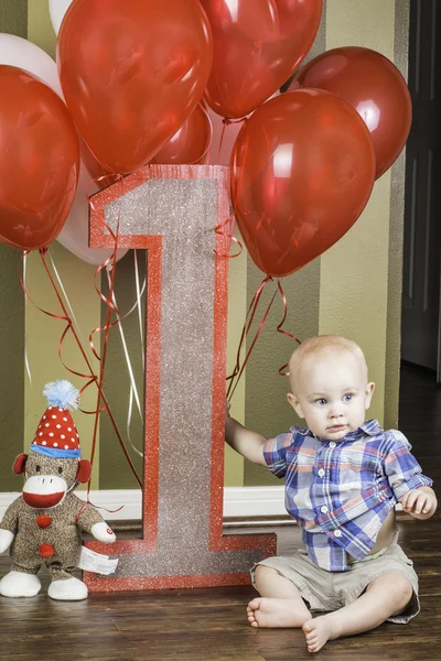 Primer signo de cumpleaños con niño — Foto de Stock