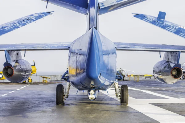 Parte de trás do avião — Fotografia de Stock