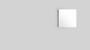 Gri arkaplanda boş bira altlığı izole edildi. Metin için kopyalama alanı eklendi.