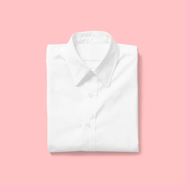 Top View Wit Overhemd Gevouwen Geïsoleerd Roze Achtergrond Geschikt Voor — Stockfoto