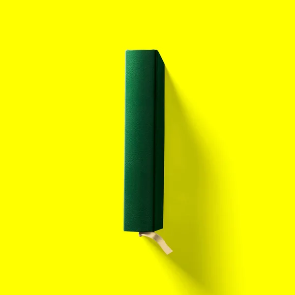Okul Konseptine Dönelim Koyu Yeşil Kitap Kapağı Sarıya Yakın Izole — Stok fotoğraf