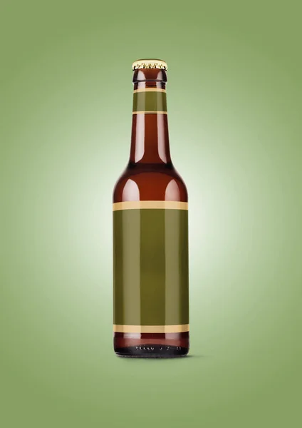 Botella Cerveza Mock Con Etiqueta Blanco Sobre Fondo Verde Concepto — Foto de Stock