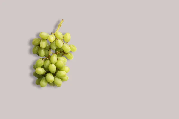 Frische Grüne Trauben Auf Weißem Hintergrund Für Die Speisekarte Geometrischer — Stockfoto