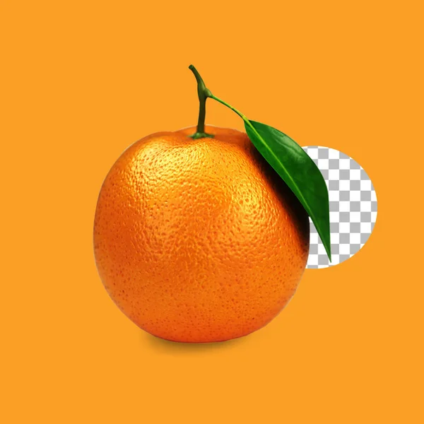 Naranja Con Corte Por Mitad Hojas Verdes Aisladas — Foto de Stock