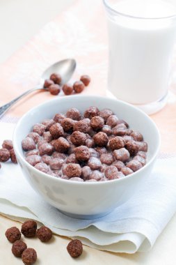 bir kahvaltıda sütlü çikolata topları