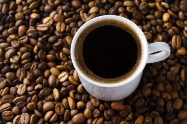 Kahve fincanı ve fasulye