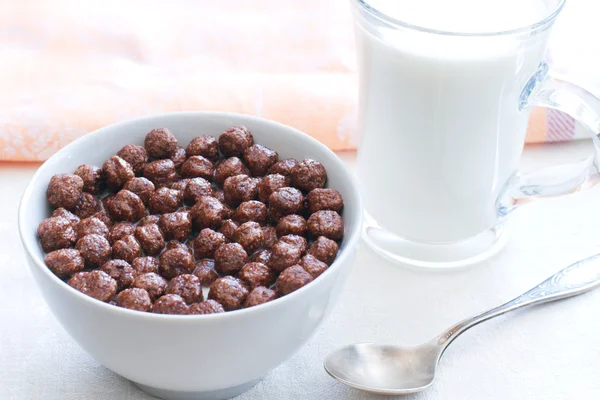 Boules de chocolat au lait pour le petit déjeuner — Photo