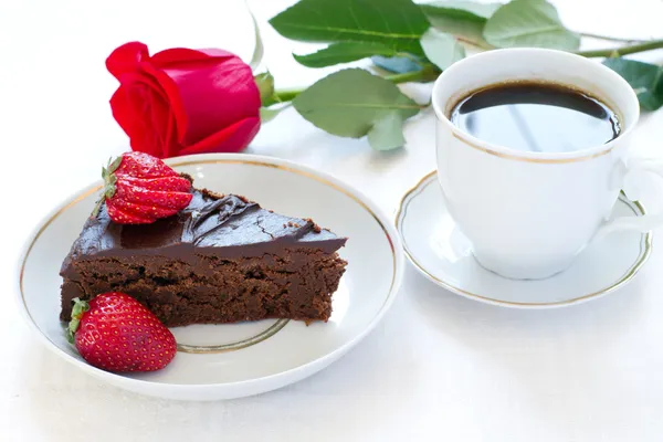 Torta de chocolate e xícara de café — Fotografia de Stock