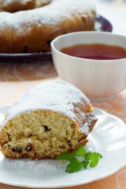 bir parça bisküvi kek