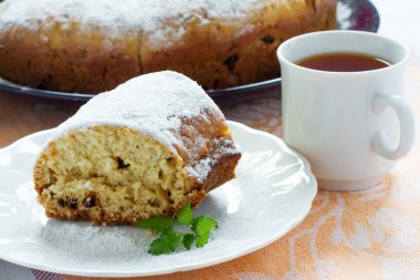 bir parça bisküvi kek