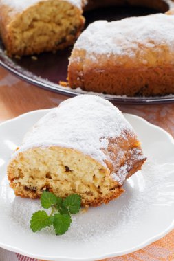 bir parça bisküvi kek