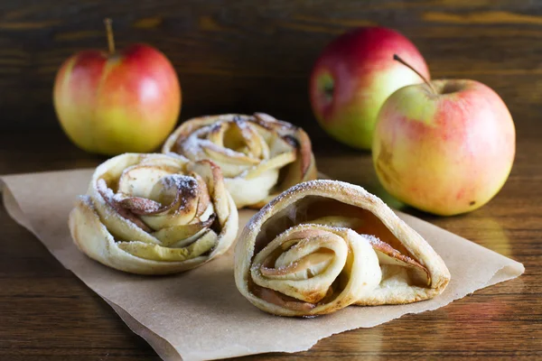 Pastelería fresca con manzanas —  Fotos de Stock