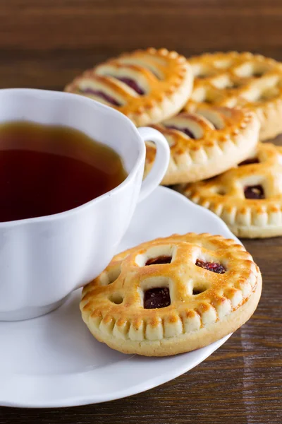 Bardak çay ve bisküvi — Stok fotoğraf