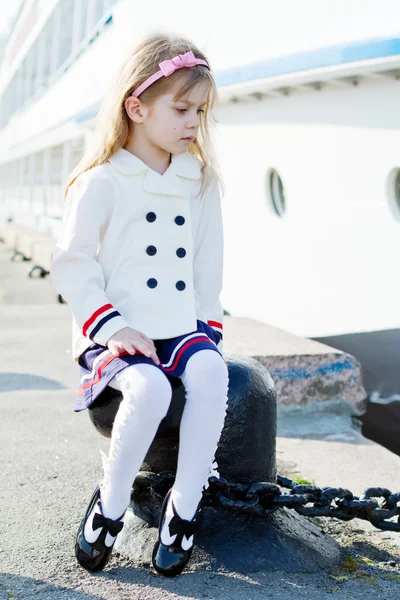 Little girl in port — Stock Photo, Image