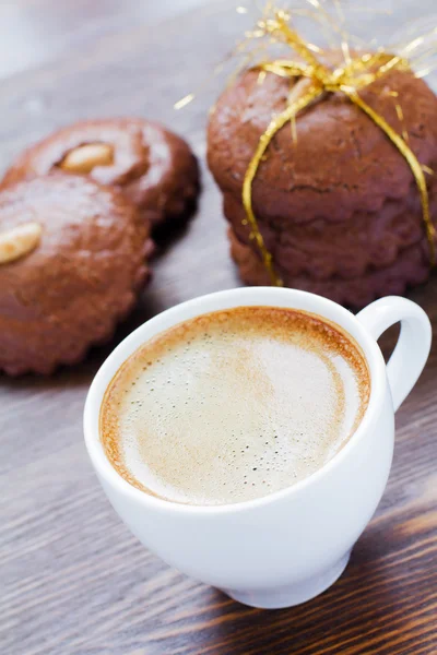 Almond cookies and cup of coffee — Stock Photo, Image