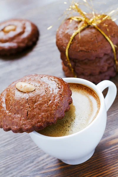 Almond cookies cup of coffee — Stock Photo, Image