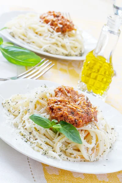 Pasta spaghetti sauce basil and parmesan — Stock Photo, Image