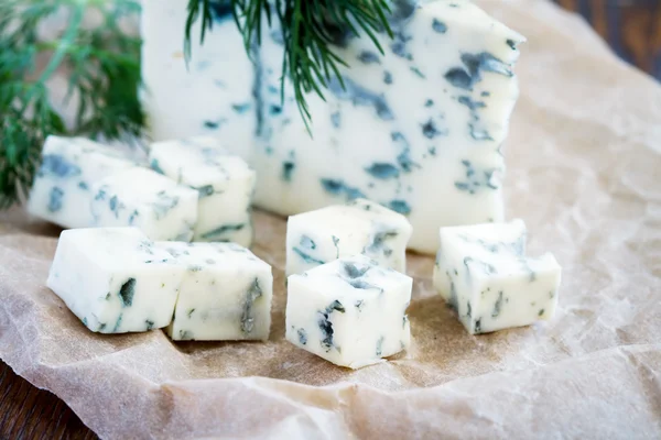 Blue cheese on slices — Stock Photo, Image