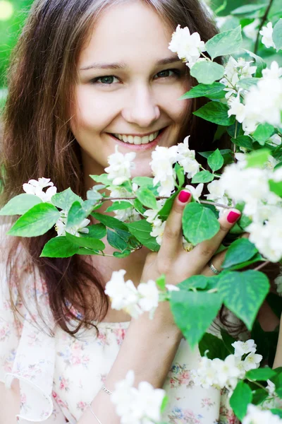 Young woman in a blossoming garden — Stock Photo, Image
