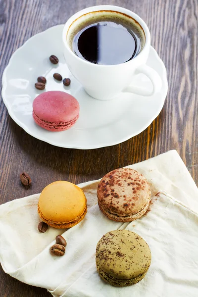 Fincan kahve ve acıbadem kurabiyesi — Stok fotoğraf