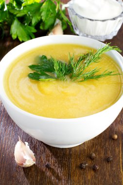 Beyaz kase kabak kremalı çorba 