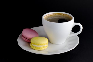 çilek ve limon acıbadem kurabiyesi ve kahve 