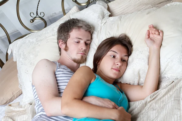 Young couple lying in bed — Stock Photo, Image