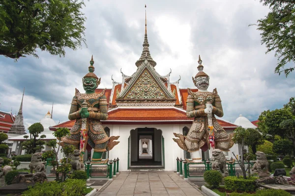 Vackra thailändska tempel, templet i bangkok, thailand — Stockfoto