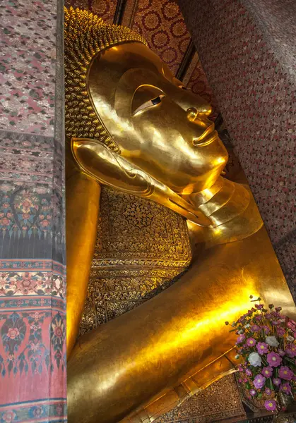 Großer Buddha im Tempel von Thailand — Stockfoto