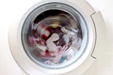 Modern çamaşır makinesi