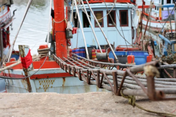 Sträckningen av nedstigningen fiskebåt — Stockfoto