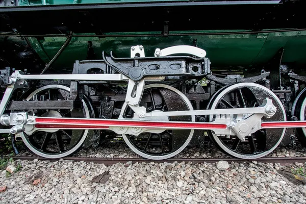 Detalle de las ruedas en un tren de vapor — Foto de Stock