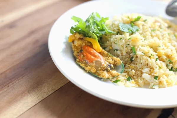 Arroz frito con mejillones —  Fotos de Stock