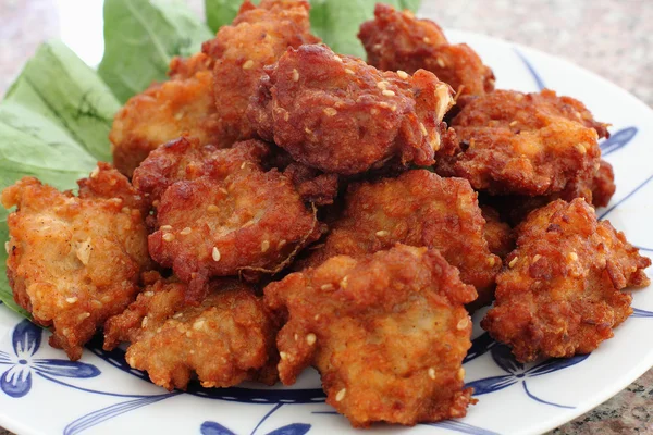 Fried pork served with fresh vegetable — Stock Photo, Image