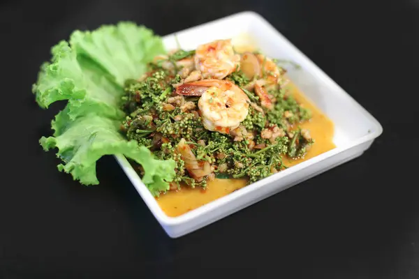 Krevetový salát s čerstvou zeleninou — Stock fotografie