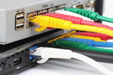 UTP lan bağlanmak yönlendirici arkasındaki ethernet bağlantı noktası.