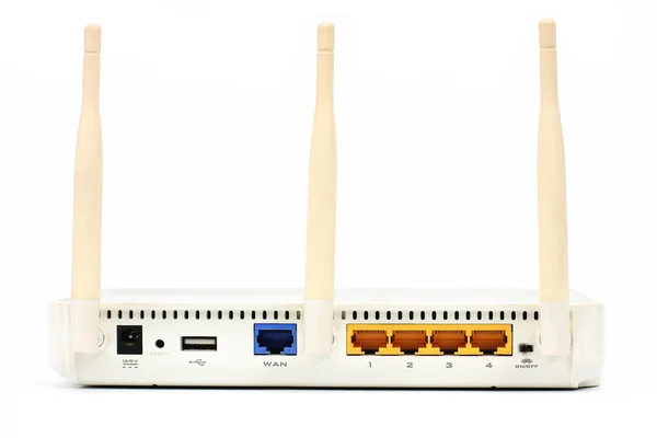 Anslut ethernet-porten på baksidan av routern. — Stockfoto