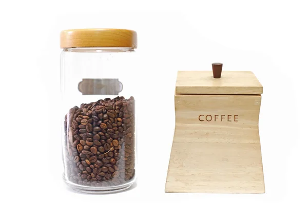 Grains de café dans des bocaux en verre et boîte en bois Photo De Stock