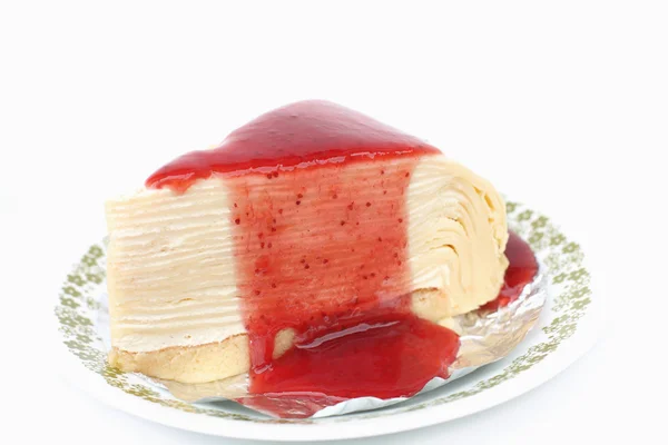 Aardbei taart op een witte achtergrond. — Stockfoto