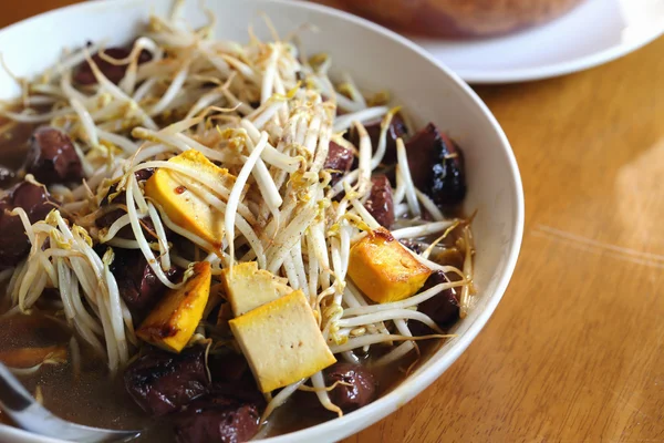 Fried bean sprouts on a plate — Stock Photo, Image